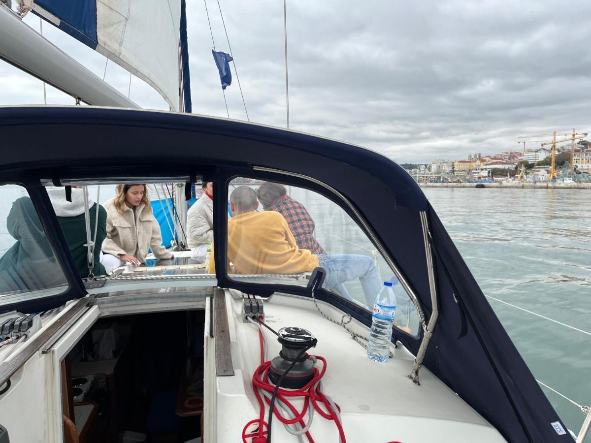 Stay In A Boat - Lisboa Extérieur photo