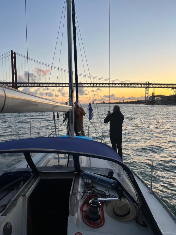 Stay In A Boat - Lisboa Extérieur photo